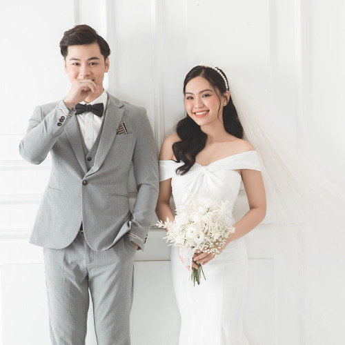 bride portrait bouquet